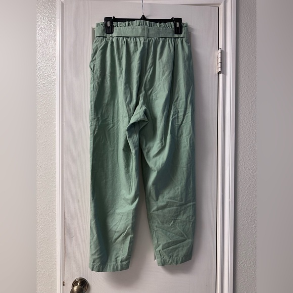 Hollister Ultra High Rise Joggers Size Medium NWOT - Picture 2 of 3